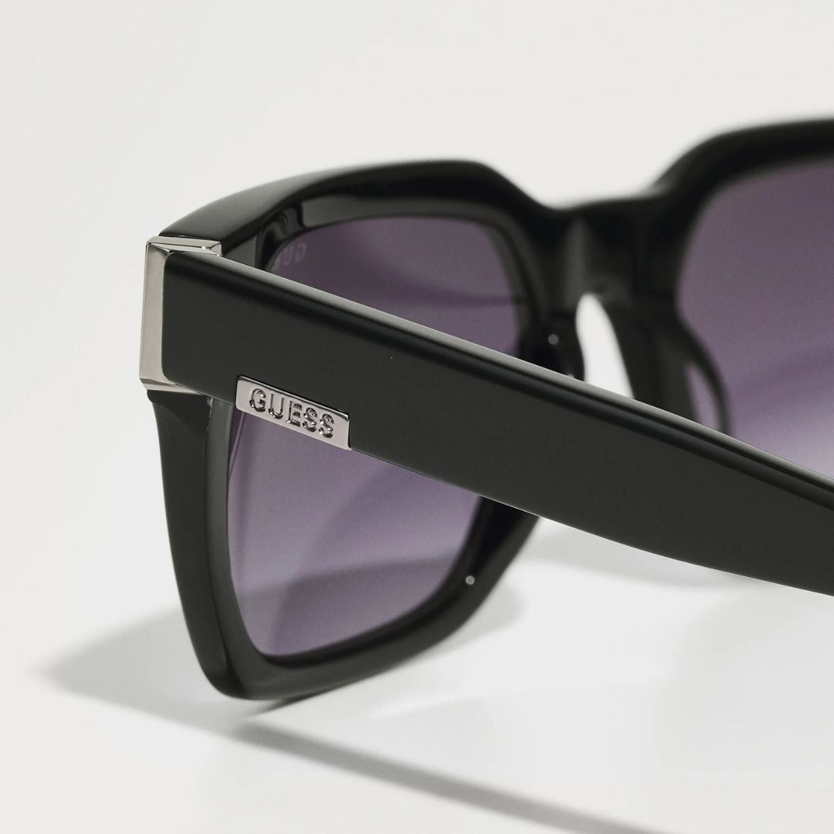 CUR 045 - Guess Black Gradient 55mm Square Sunglasses
