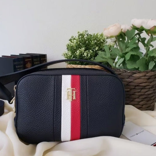 ACC 612 - Tommy Hilfiger Signature Crossbody Bag