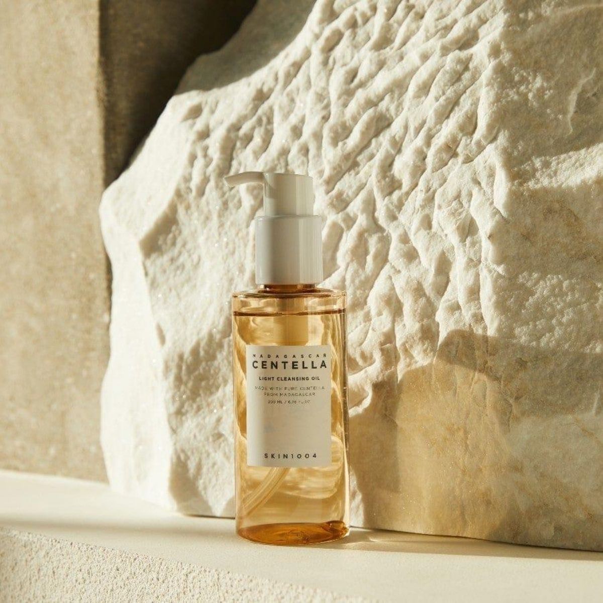 MKO 031 - Skin 1004 Madagascar Centella Light Cleansing Oil