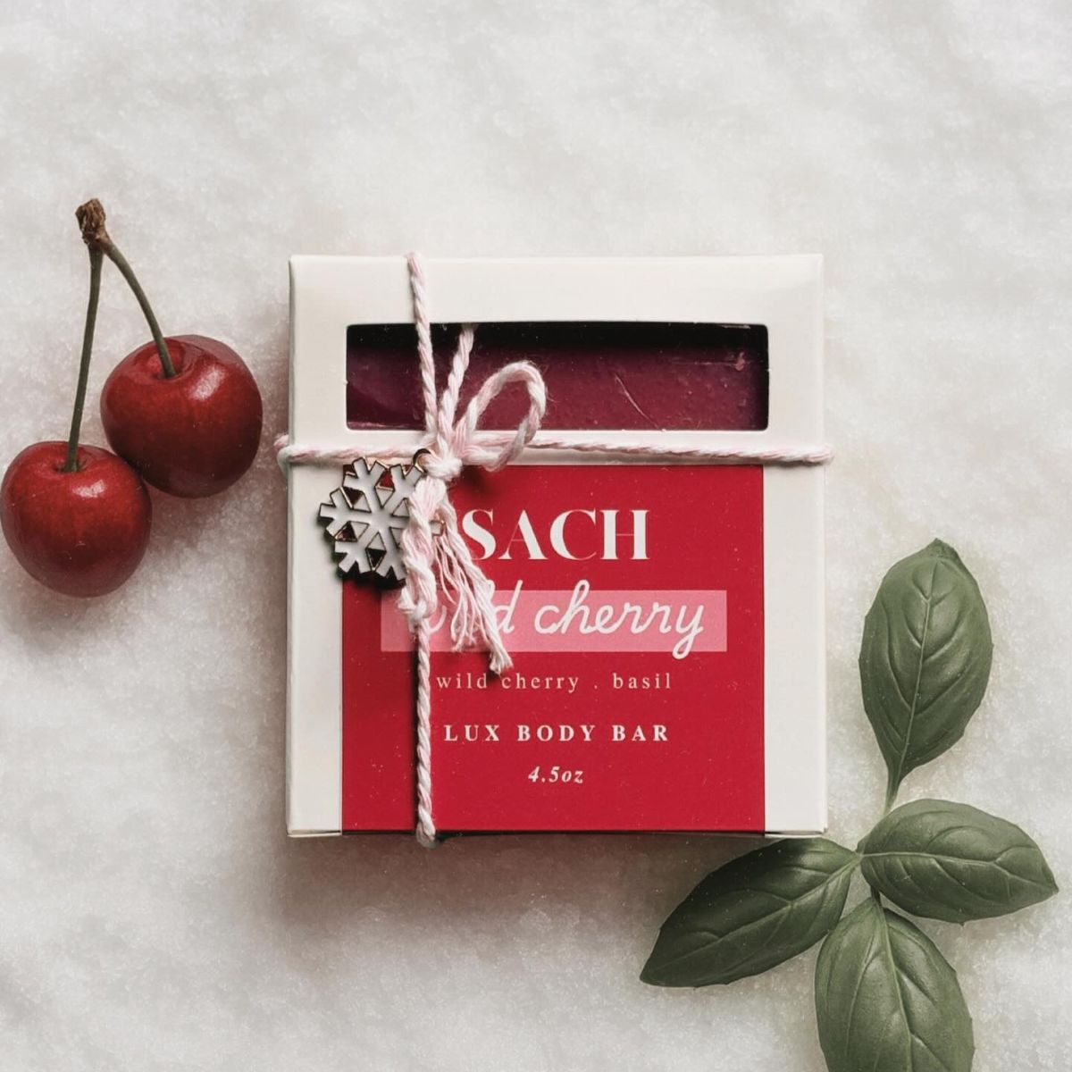 SACH Luxe XL Holiday Gift Bar with Charm