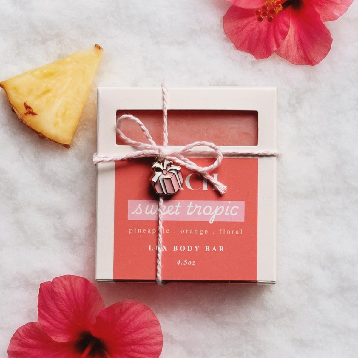 SACH Luxe XL Holiday Gift Bar with Charm