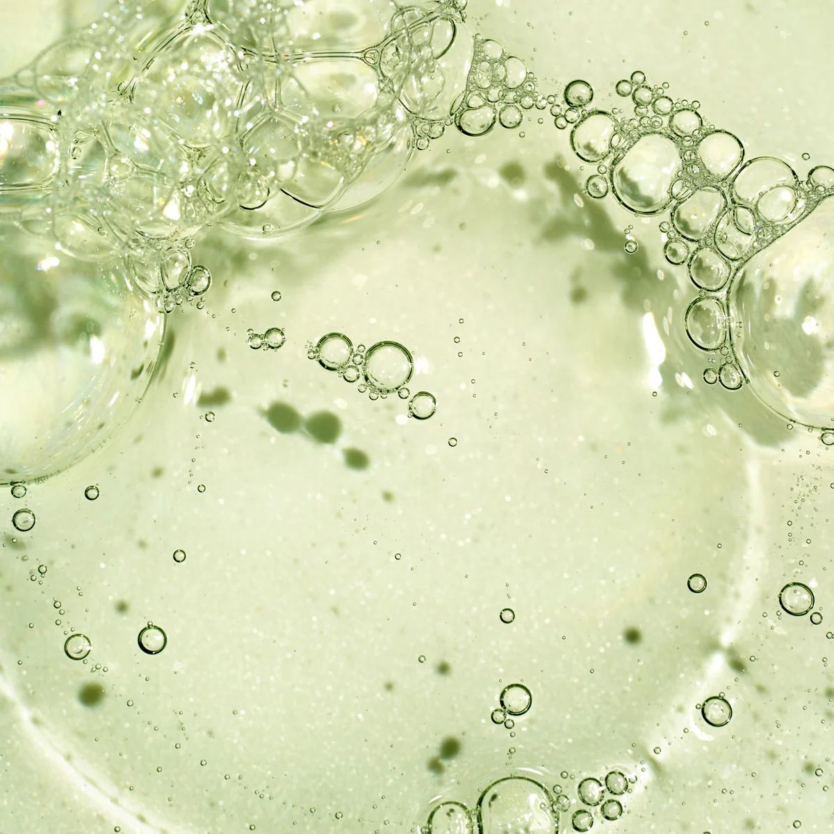 FG - Briogeo Superfoods Matcha + Apple Replenishing Shampoo