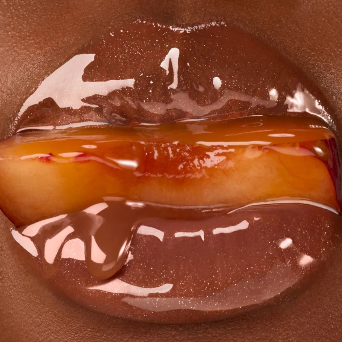 MART -  Gisou Honey Infused Lip Oil - Glazed Plum