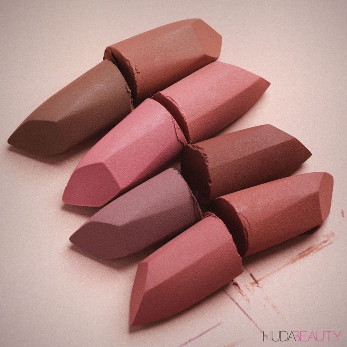 MART - Huda Beauty Power Bullet Matte Lipstick